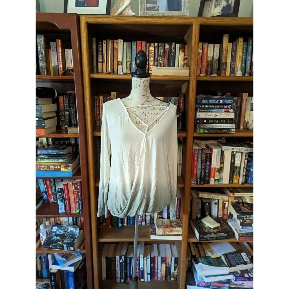 Soft and Sexy draped grey ombre long sleeve t shirt
sz medium euc